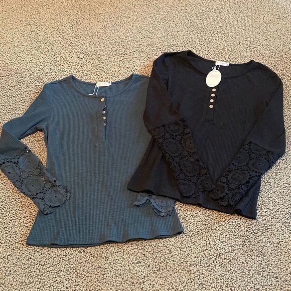 NWT Bundle of 2 Long Sleeved Shirts Black & Green Size Small w/ Lace - Picture 1 of 6